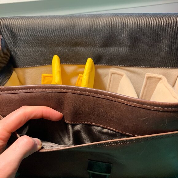 MegaGear Torres Camera Messenger Bag - Picture 13 of 15